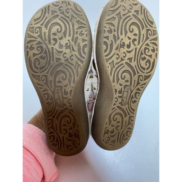 Clark’s Artisan Women’s Tan Leather Sandals Sz 6 M Thong Boho Slip On 63805 - Picture 5 of 6